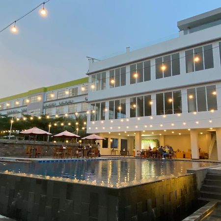 Airish Hotel Palembang Exterior photo