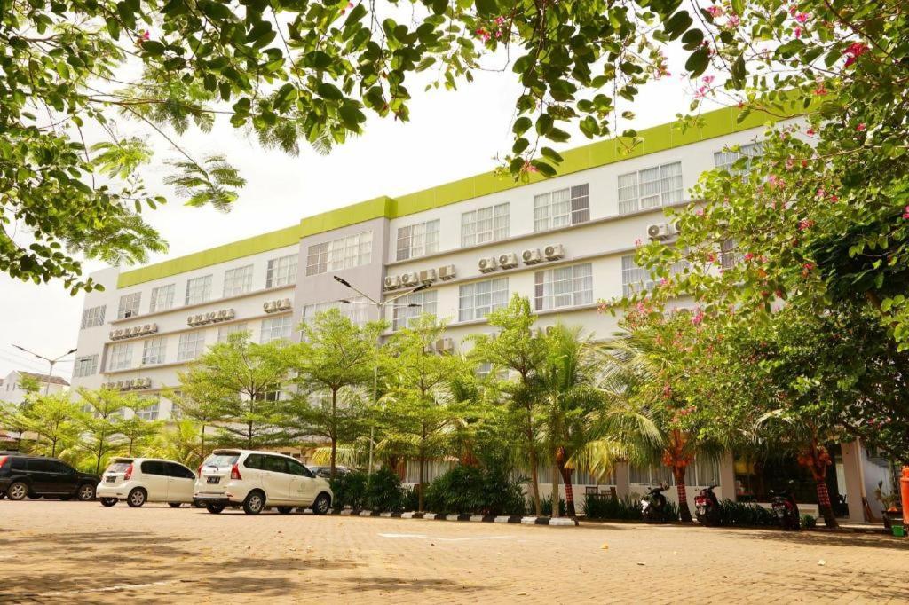 Airish Hotel Palembang Exterior photo