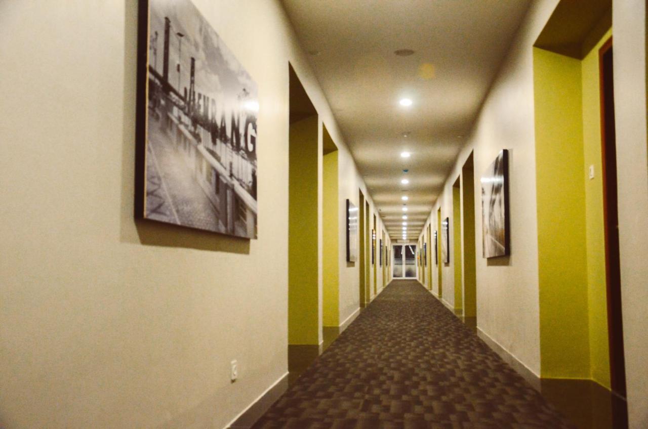 Airish Hotel Palembang Exterior photo