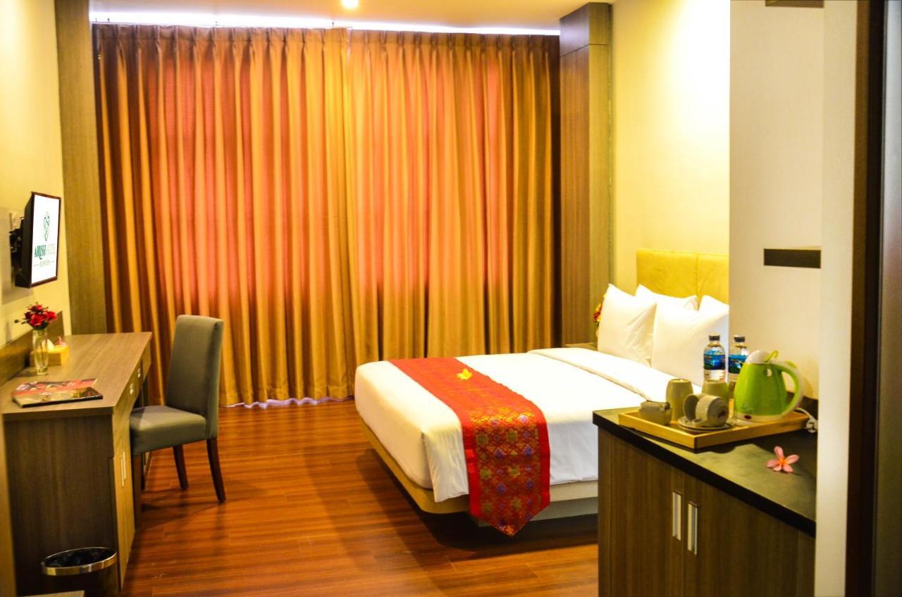 Airish Hotel Palembang Exterior photo