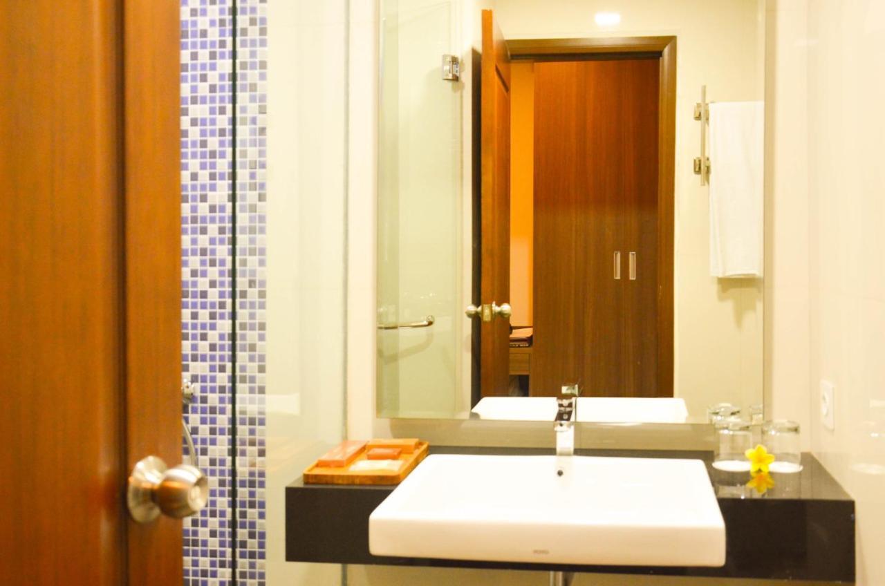 Airish Hotel Palembang Exterior photo