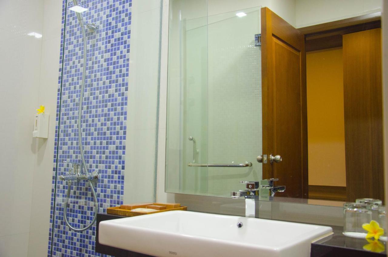 Airish Hotel Palembang Exterior photo