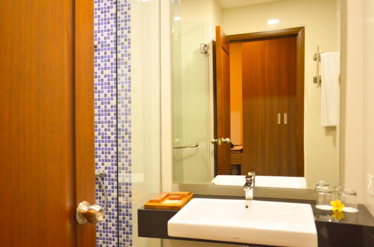 Airish Hotel Palembang Exterior photo