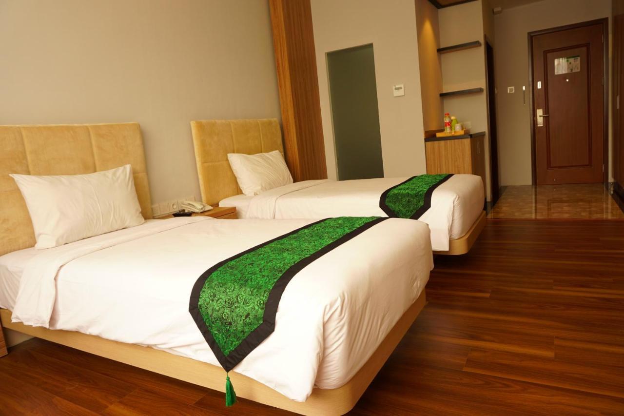 Airish Hotel Palembang Exterior photo