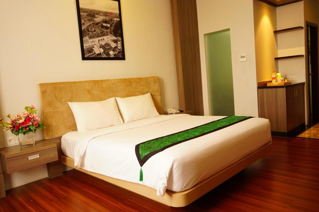 Airish Hotel Palembang Exterior photo